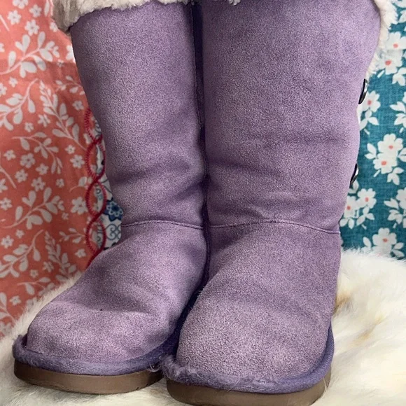 Koolaburra Purple Shearling Kids Boots - Picture 2 of 5